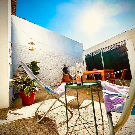 בית נופש Charming Rustic Wine Cellar House In With Fireplace *