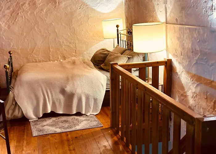 Hébergement de vacances Charming Rustic Wine Cellar House In With Fireplace *