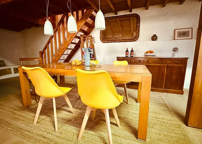 Charming Rustic Wine Cellar House In With Fireplace 度假居